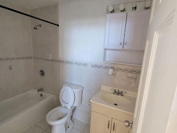 5th image of 210 N 15th St #44