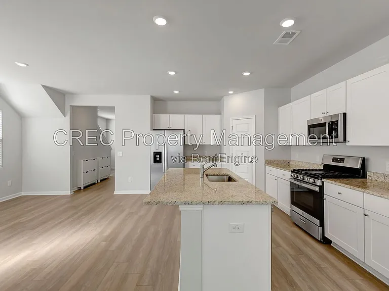 1465 Central Ave — Photo 1