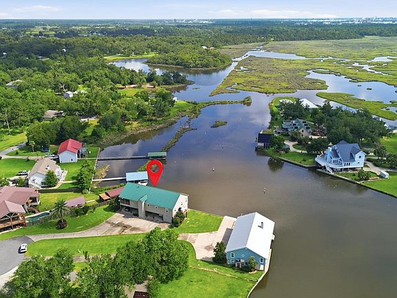 2nd image of 1115 Point Rd