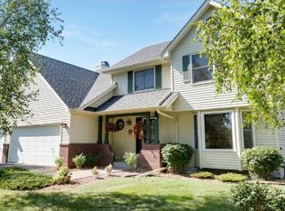 2044 Wallingford Ln, Woodbury, MN 55125