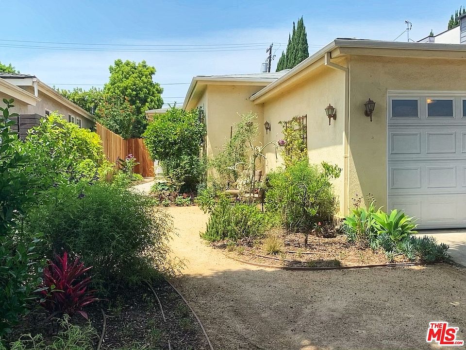 1st image of 2658 32nd St
