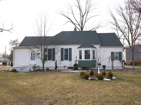 5915 Merriman Rd, Garden City, MI 48135