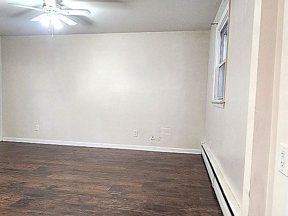 3rd image of 27 Manning Ave