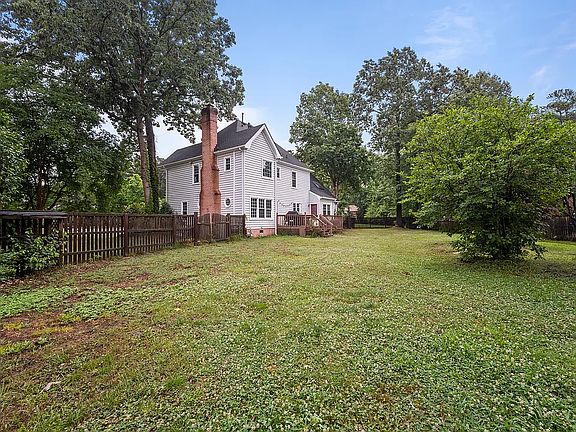 5th image of 812 Cherry Forest Ct