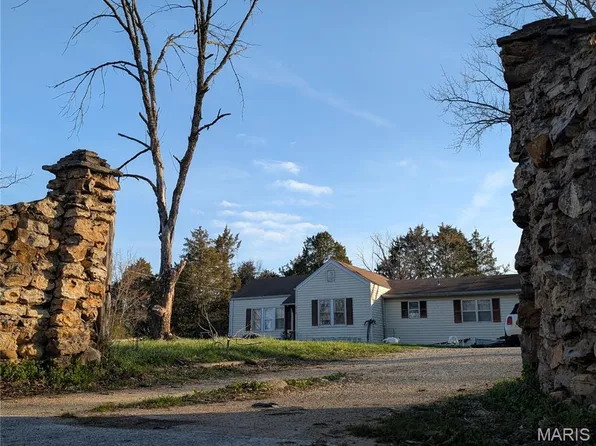 9765 Jones Creek Rd, Dittmer, MO 63023