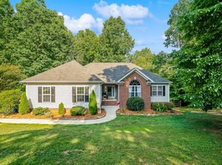 8111 Chestershire Rd, Oak Ridge, NC 27310