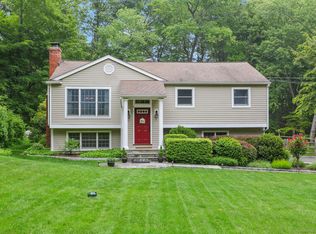 21 Flat Rock Dr, Ridgefield, CT 06877