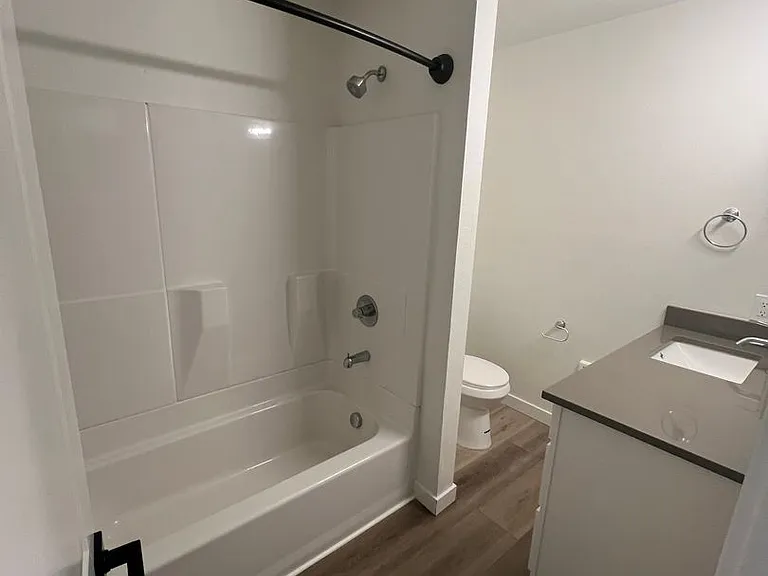 Newly Remodeled Kennedy Park Apartments! — Photo 17