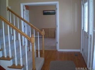 610 Stonecreek Dr, Staunton, IL 62088