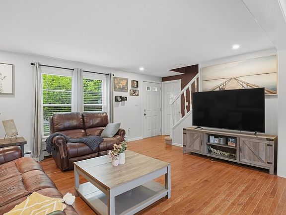 5th image of 23 Oakmont St