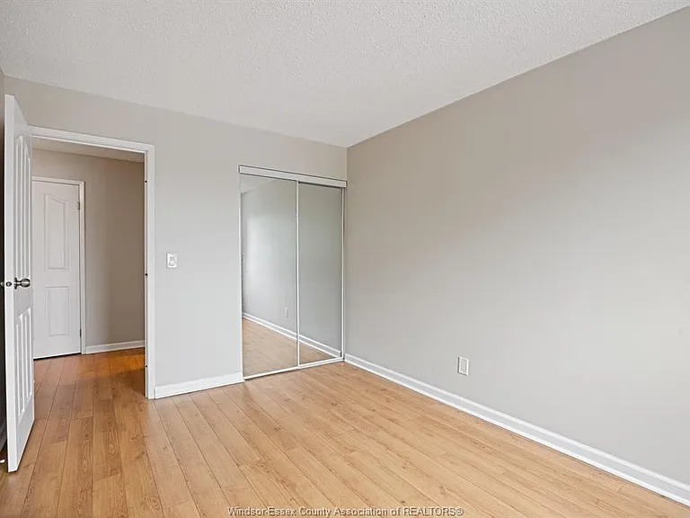 3950 Wyandotte St E #306 — Photo 15