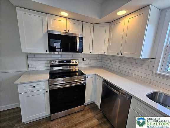 5th image of 103 W Miner St