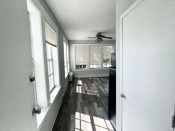 3rd image of 704 Cordova Dr #4