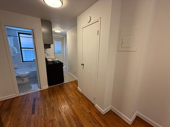 2nd image of 160 Orchard St APT 1R