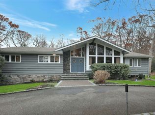35 Astro Pl, Dix Hills, NY 11746
