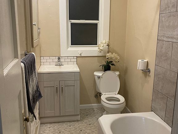 4th image of 701 13th St #703-1/2