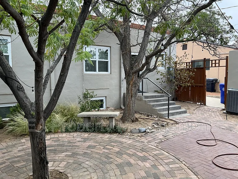 411 Wellesley Dr SE — Photo 27