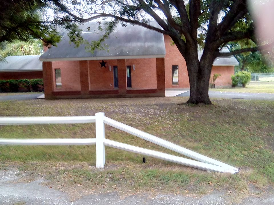 1st image of 101 River Oak Dr