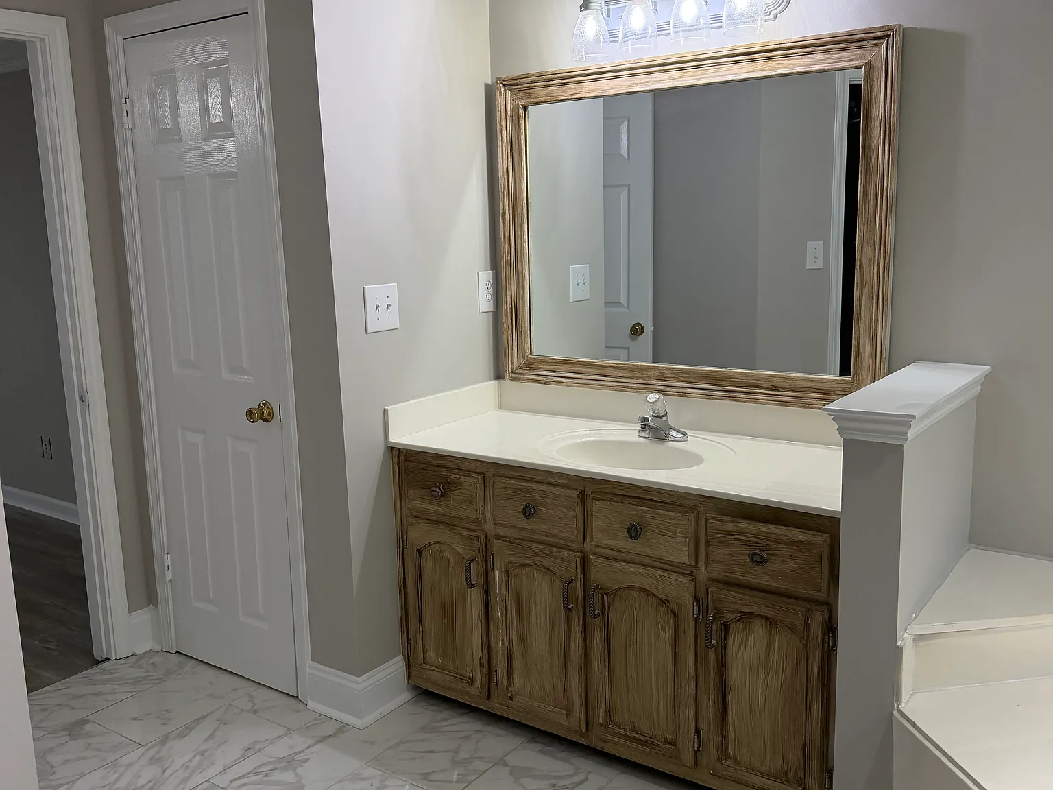 4 bed, 2828 sqft, $2,500 — Photo 2