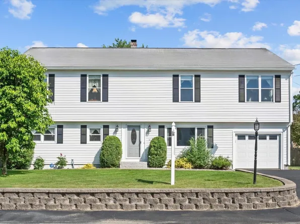 17 Blackstone Street, Hudson, NH 03051