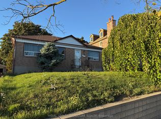 16 Hawkins Dr #BASEMENT, Toronto, ON M6M2W6