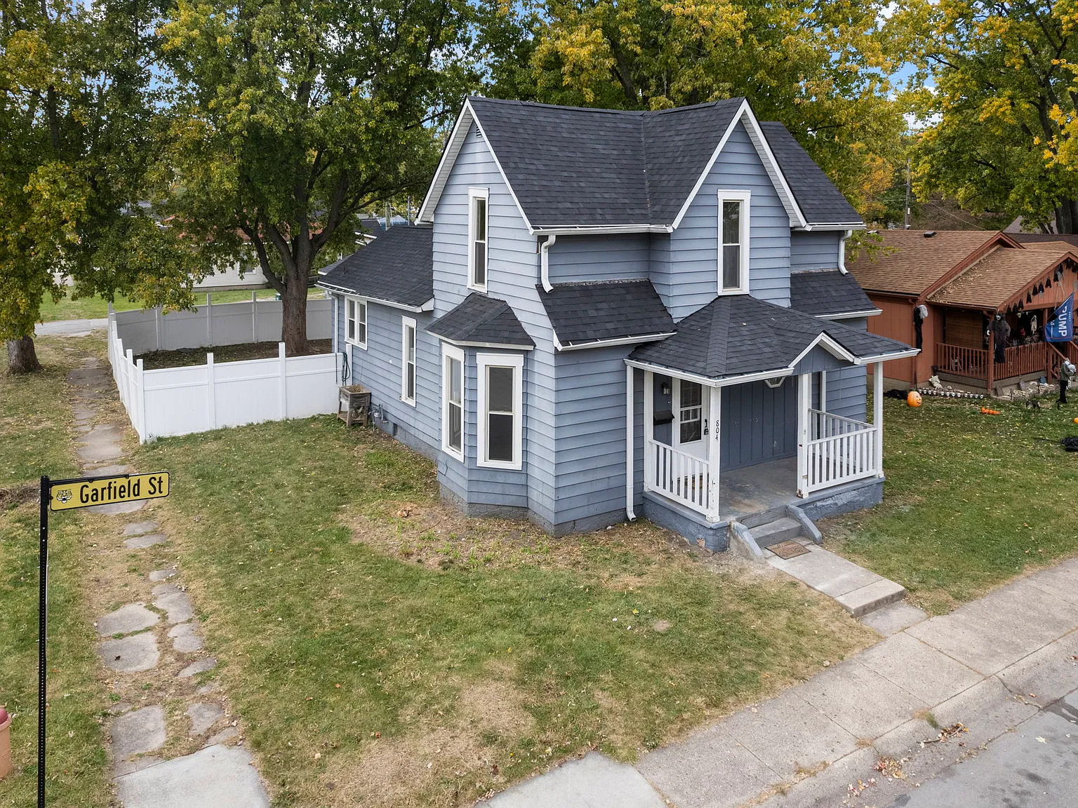3 bed, 2009 sqft, $1,950 — Photo 2