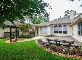 18 E Knightsbridge Dr, Conroe, TX 77385