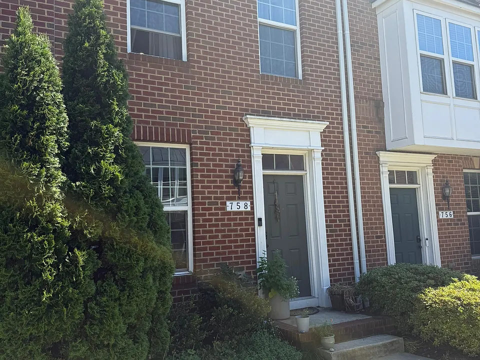 758 S Macon St