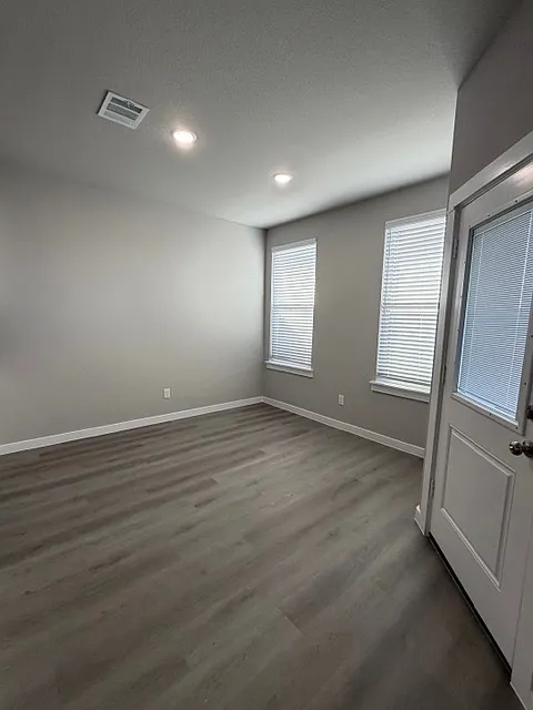 3 bed, 1381 sqft, $1,850 — Photo 4