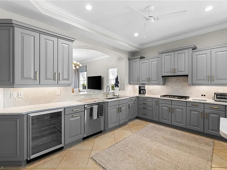 2864 Tiburon Blvd E #102 — Photo 11