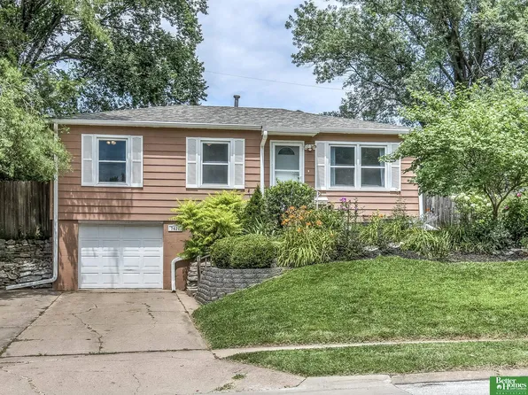 7422 Joseph Ave, La Vista, NE 68128