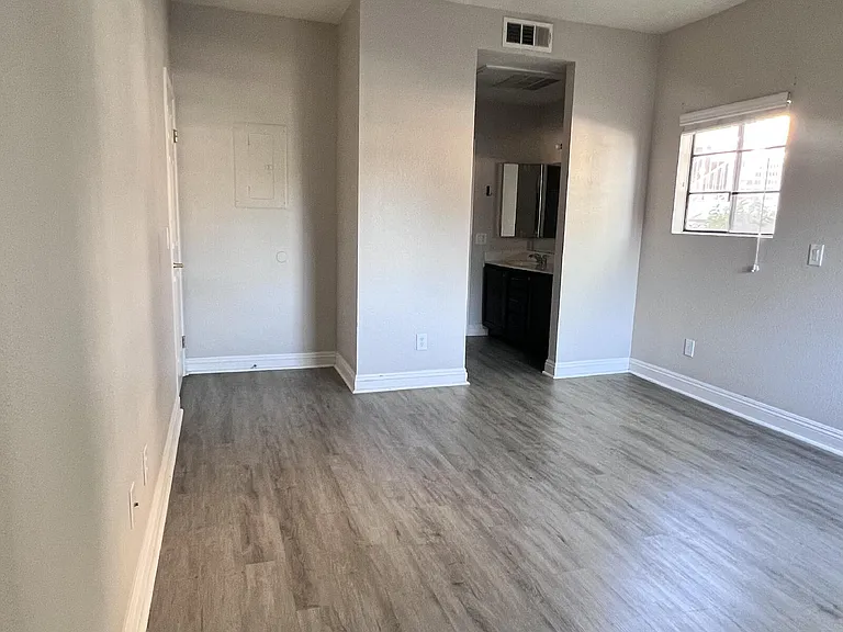 5122 S Jones Blvd #108 — Photo 26