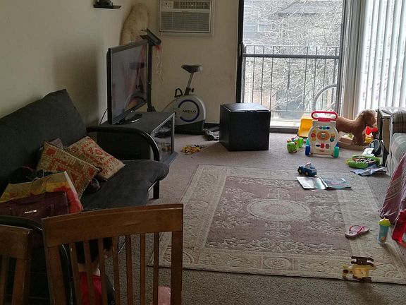 2nd image of 935 Westmoreland Dr APT 7
