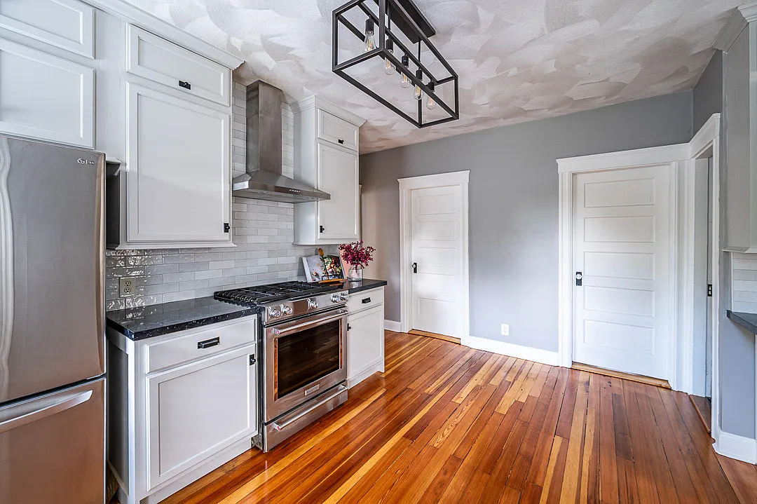 3 bed, 1200 sqft, $2,400 — Photo 3