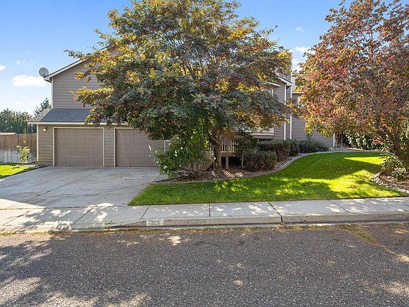 3rd image of 201 Ashwood St