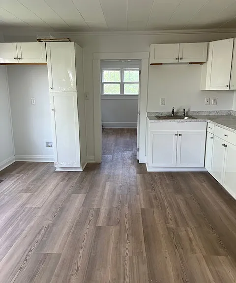 312 E Lowrance Ave — Photo 2