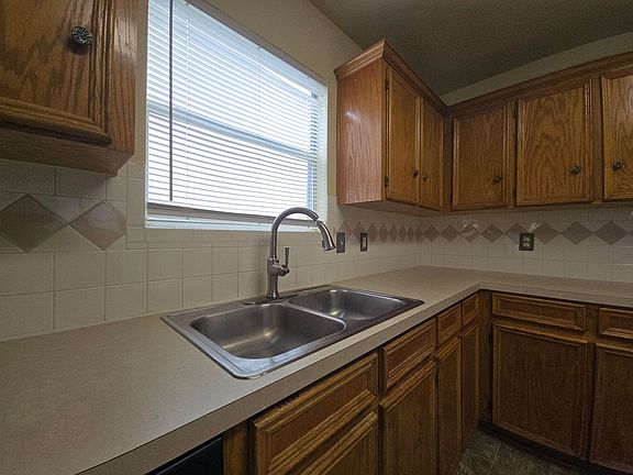 4th image of 3805 Sunflower Dr