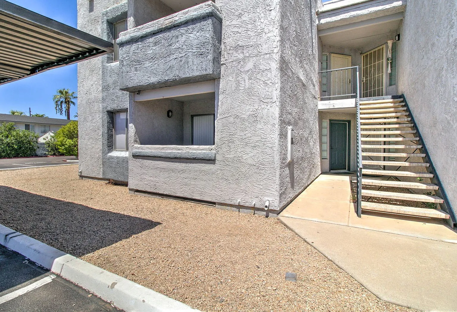 2 bed, 2.0 bath, 900 sqft, $2,000 — Photo 2