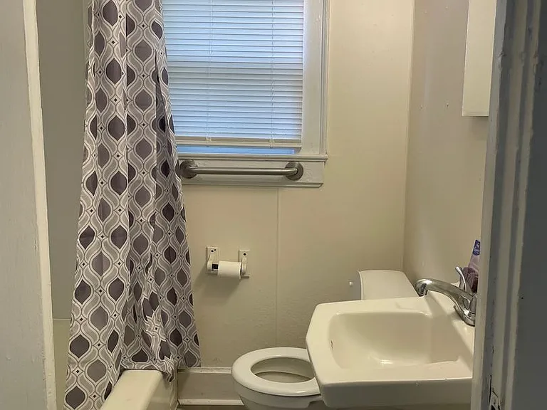 420 N Elm St — Photo 12