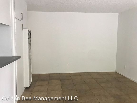 3rd image of 932 W 80th St APT 3