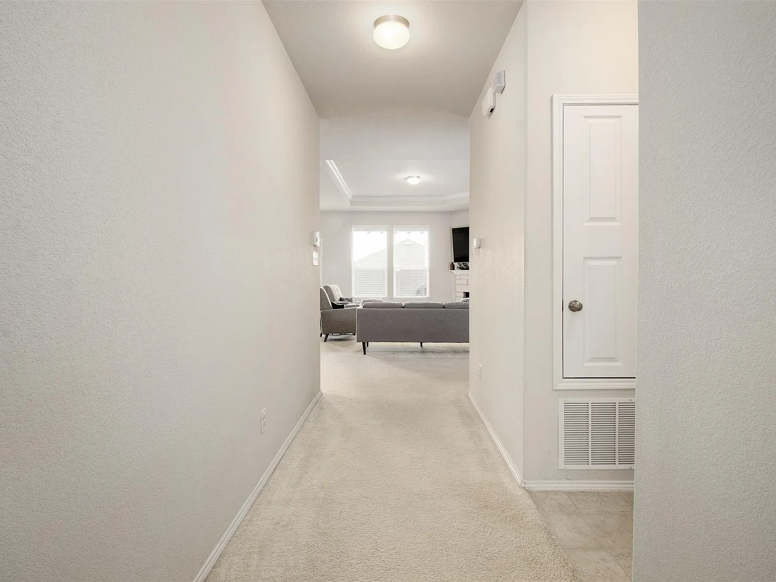 2 bed, 1650 sqft, $2,290 — Photo 2