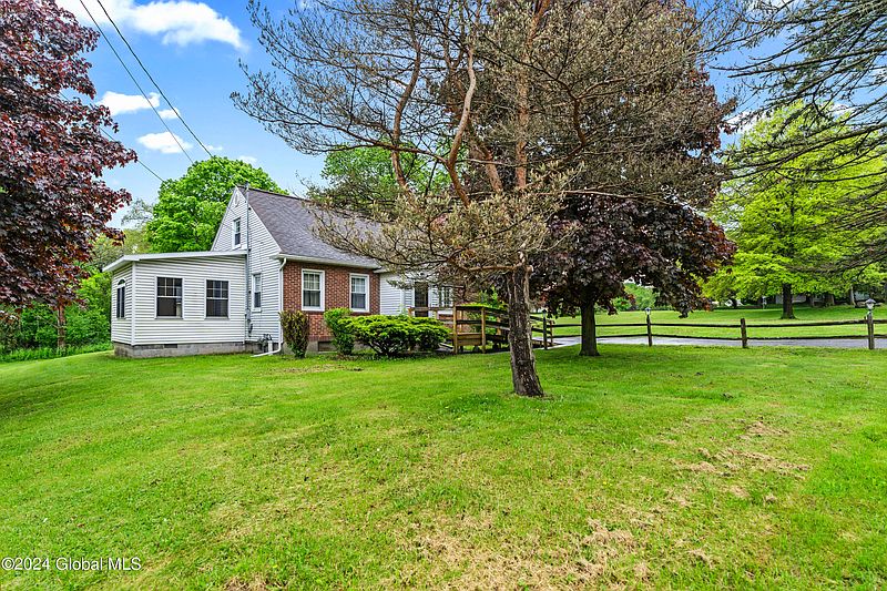 2nd image of 2142 River Road