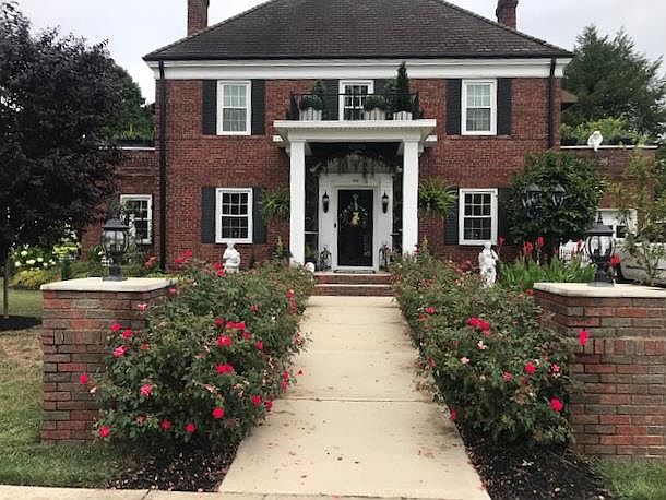 1st image of 629 Arch St