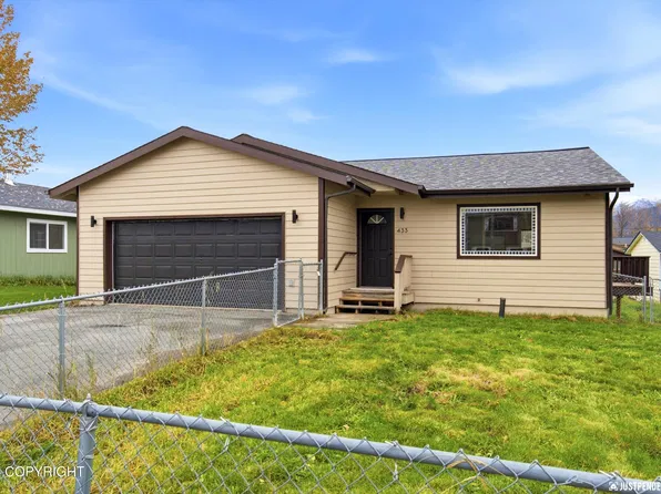 433 N Bonanza St, Palmer, AK 99645