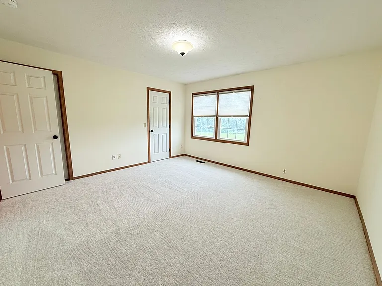 62 Vermont Ave — Photo 10