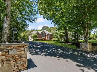 19 Cassandra Ln, North Kingstown, RI 02852