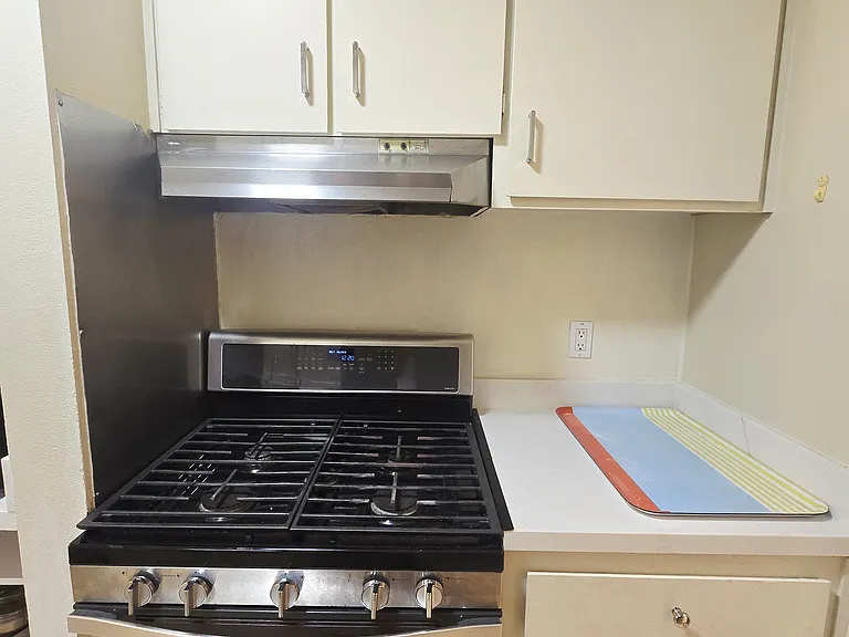 2700 Le Conte Ave #306 — Photo 8
