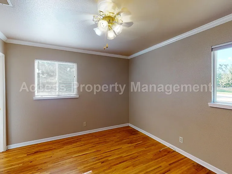 1002 Phelps Ave — Photo 20