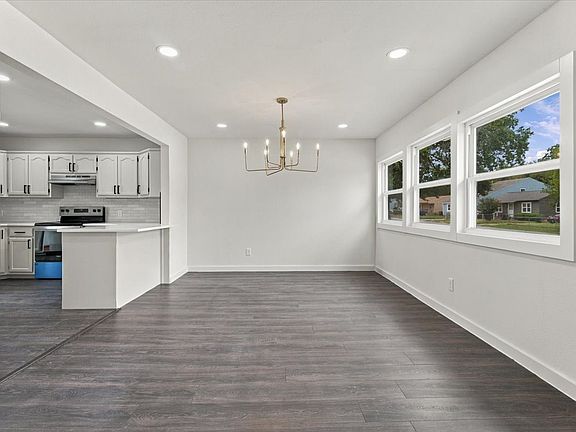 4th image of 3706 W 42nd Pl