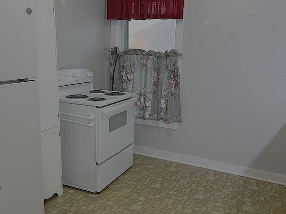 4th image of 235 Boyce St